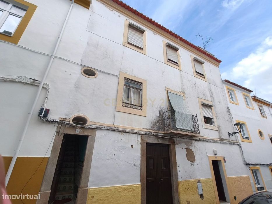 Espaçosa Propriedade para Recuperação em Elvas, Portalegre