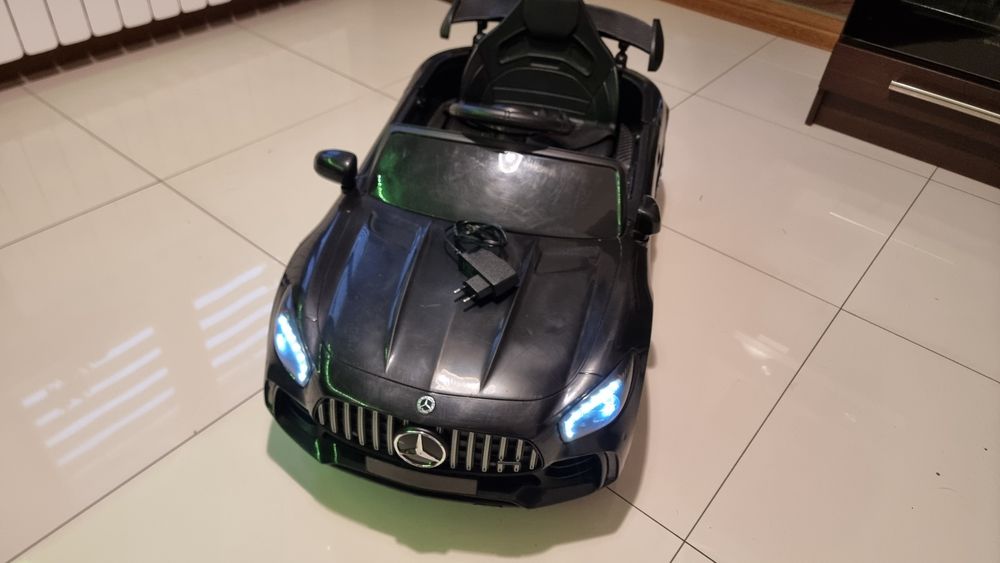 Samochód dla dziecka na akumulator Mercedes AMG