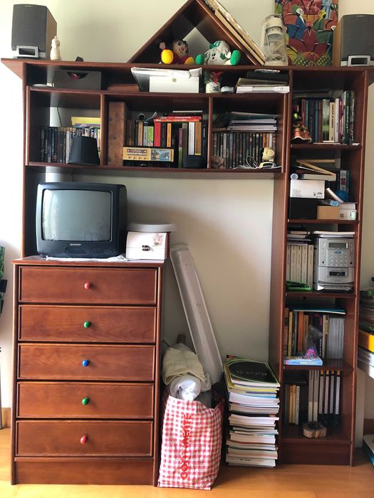 Vende-se estante e comoda em otimo estado