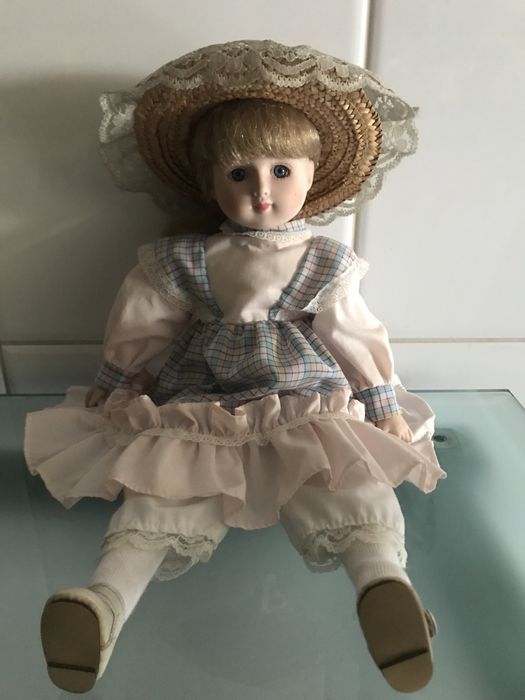 Boneca de porcelana