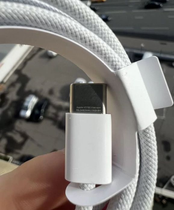 Оригинальный кабель на iPhone 15