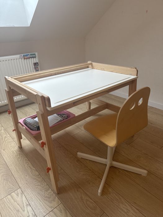 Biurko + krzeslo regulowane Ikea