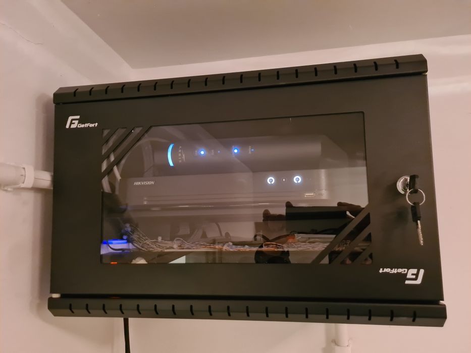 Montaż kamer monitoringu, alarmów, sieci lan