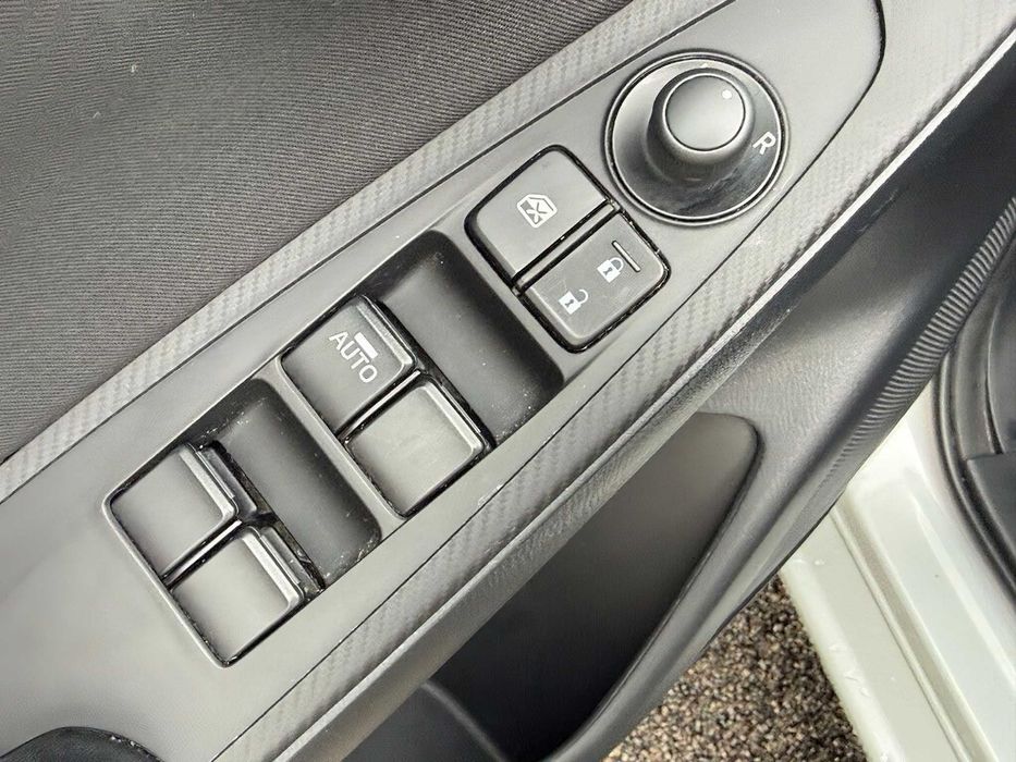 Toyota Yaris L      2019
