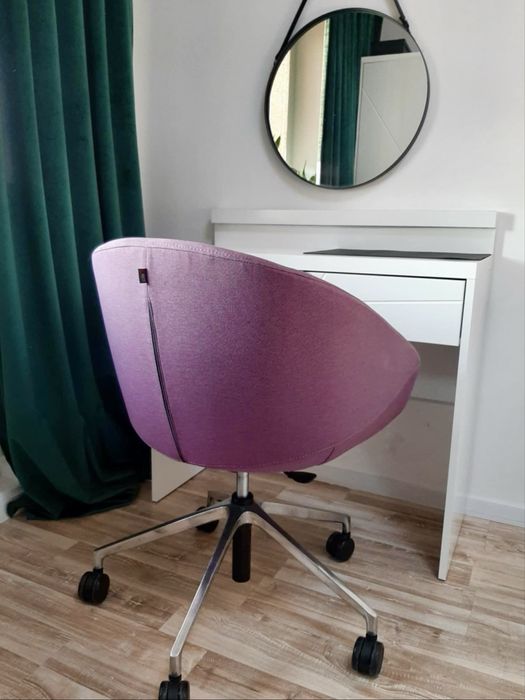 Fotel na kółkach z regulacja wysokosci