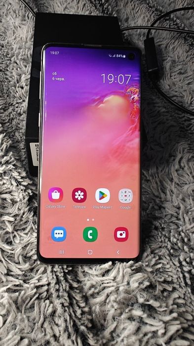 Samsung s 10 128gb. з чохлами.