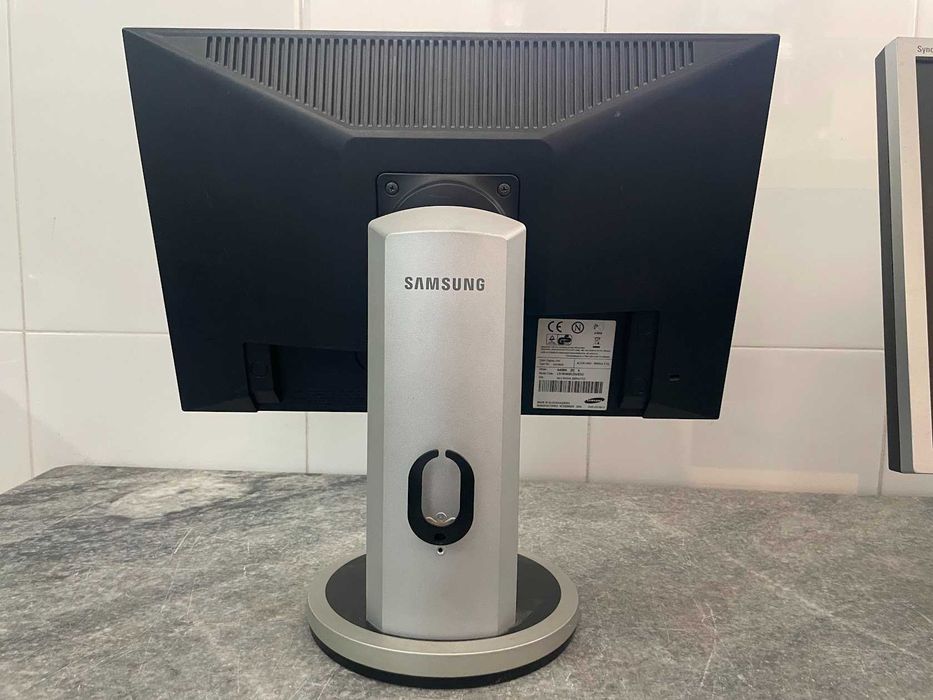 Samsung SyncMaster 940BW 19" Dual Monitor Set64297754592515123