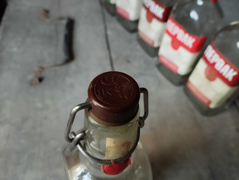 Бутика пляшка бутылка с крышкой тара скло напитки напої з градусом