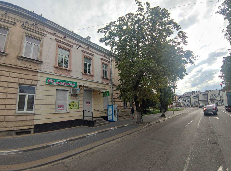 Продається комерційне приміщення по вул. Підзамче (біля заправки ОККО)