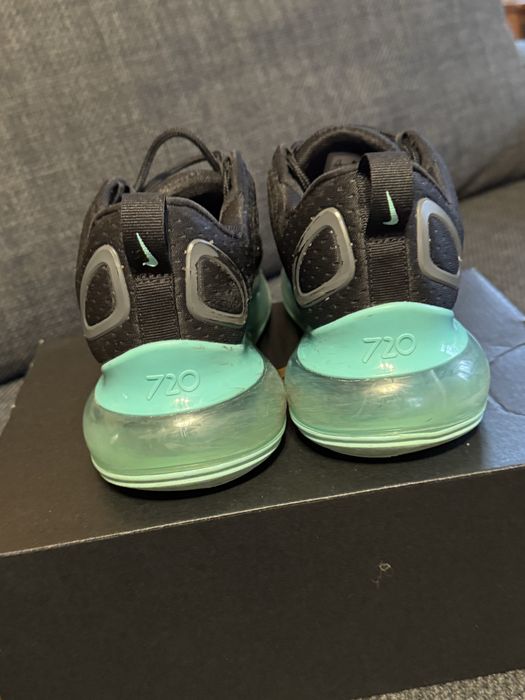 Кросівки Nike 720