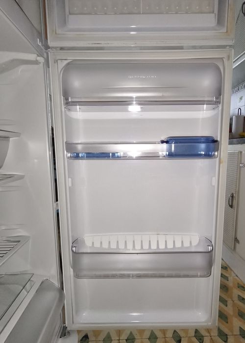 Vendo Frigorífico Ariston com congelador