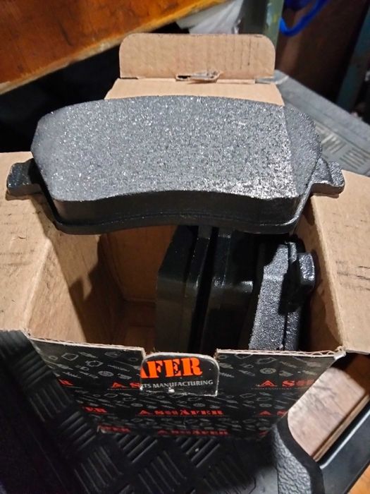 Продам колодки тормозные передние Дачия Логан , Дачия лоджи