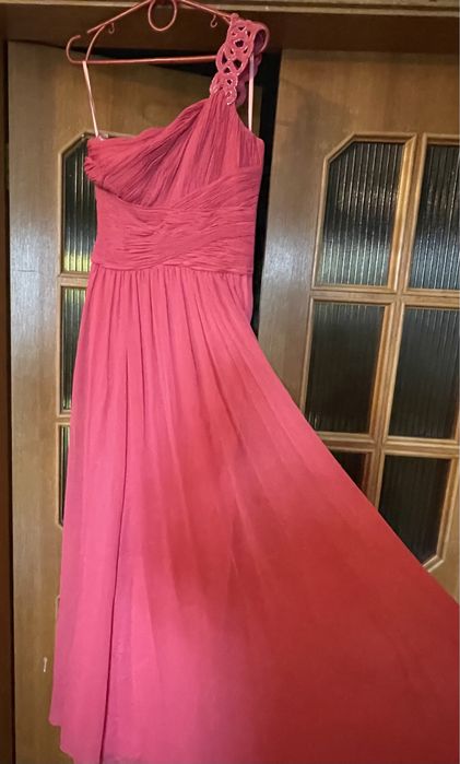 Плаття вечірне чи випуск