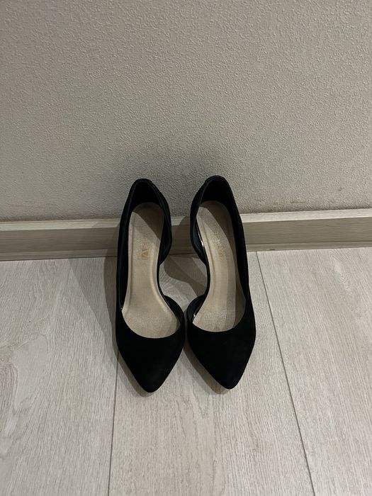 Чорні жіночі замшеві туфлі