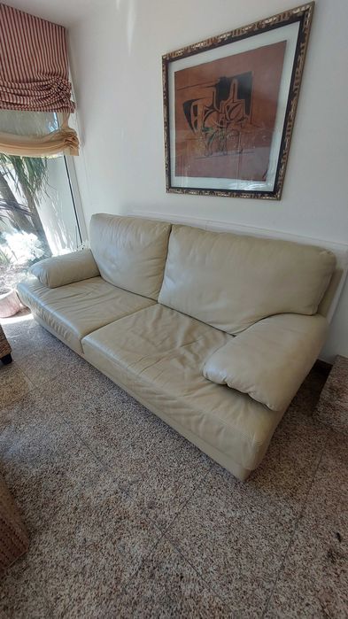 Sofá 3 lugares em pele