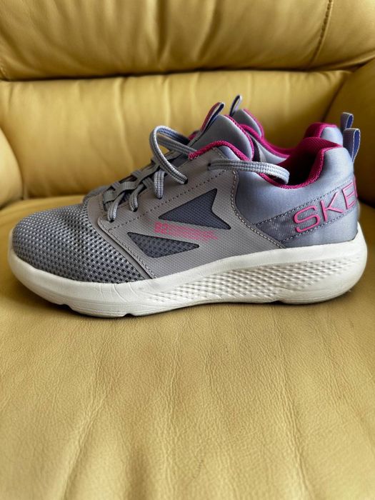 Продам кросмовки кеды Skechers 23см