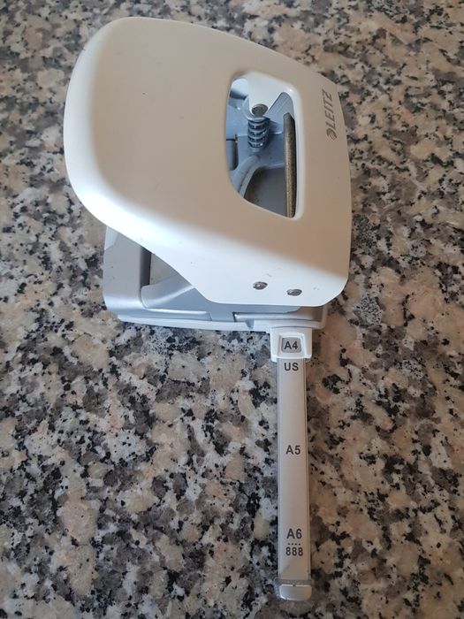 Furador 30 Folhas LEITZ NEXXT 5006 - Metal Branco