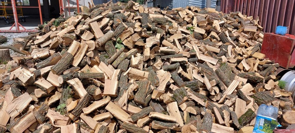 Дрова твёрдых пород колотые.