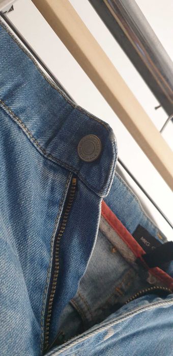 Jeans Mango com detalhes
