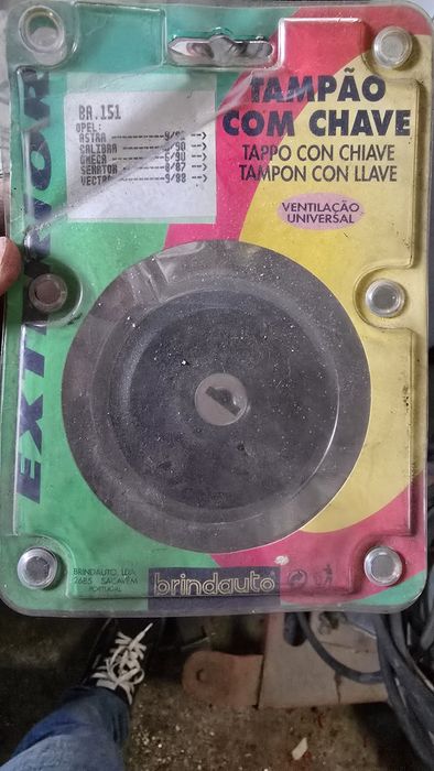 Tampão de Depósito com Chave Novo - Opel Astra / Calibra / Vectra / Omega (Brindauto)