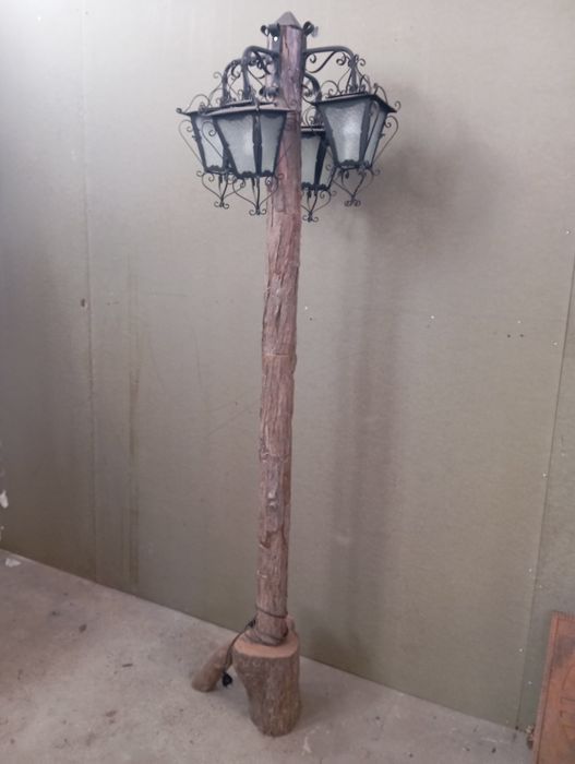 Candeeiro de pé unico