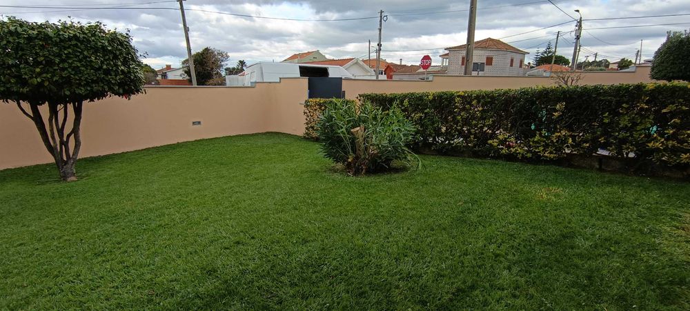 Serviços de Jardinagem: "Corte de Relva, Podas e Limpeza de Terrenos"