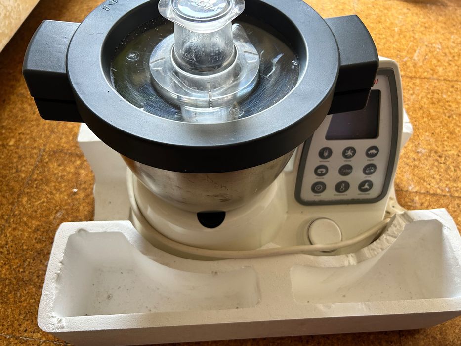 Vendo yammi 2 com 2 livros