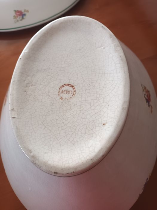 Terrina oval antiga