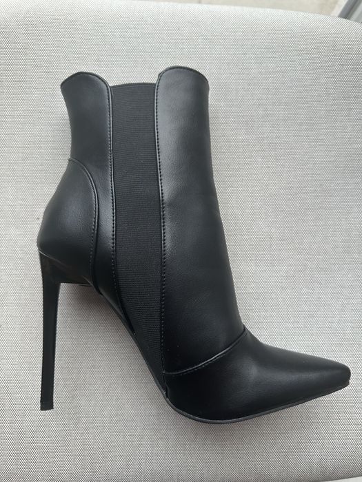 Botki czarne na wysokiej szpilce