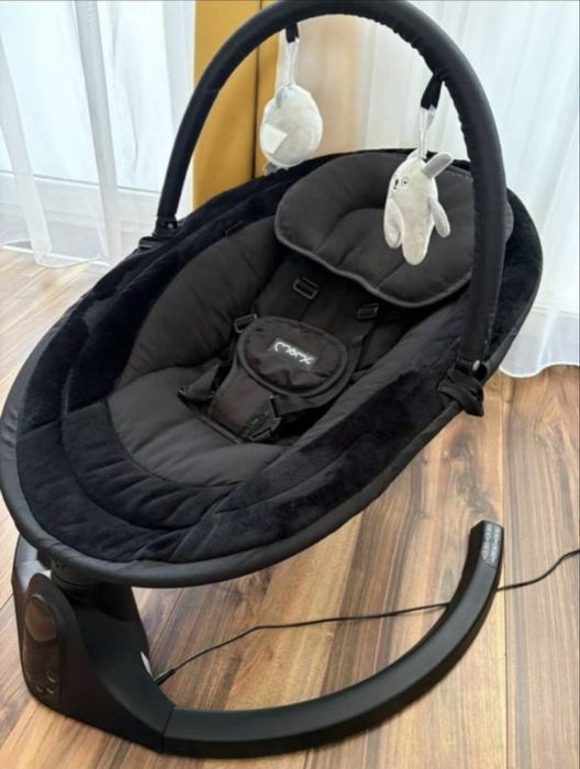 Заколисуючий центр MoMi KENANI ONYX