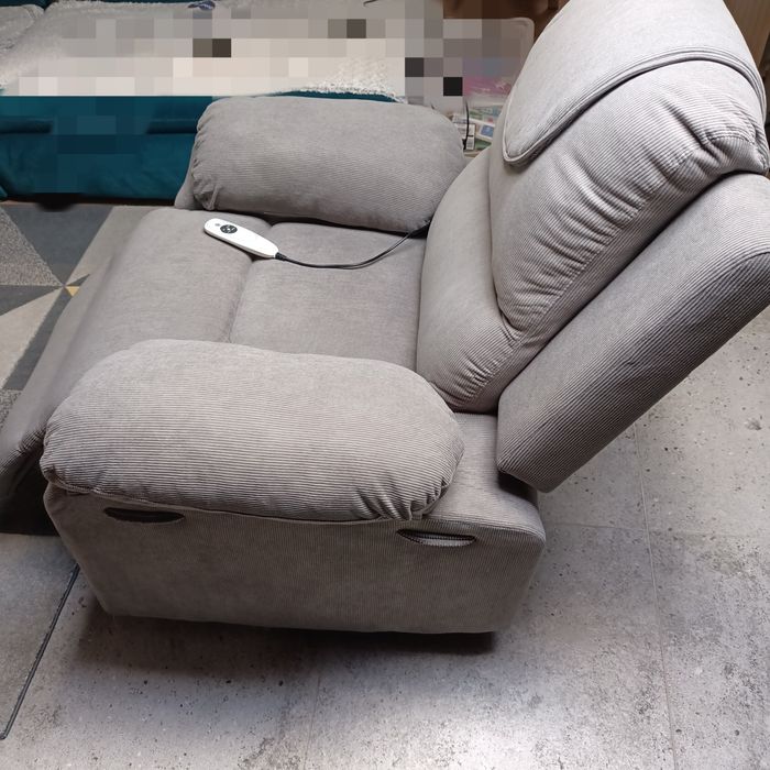 Fotel elektryczny z funkcją masażu.