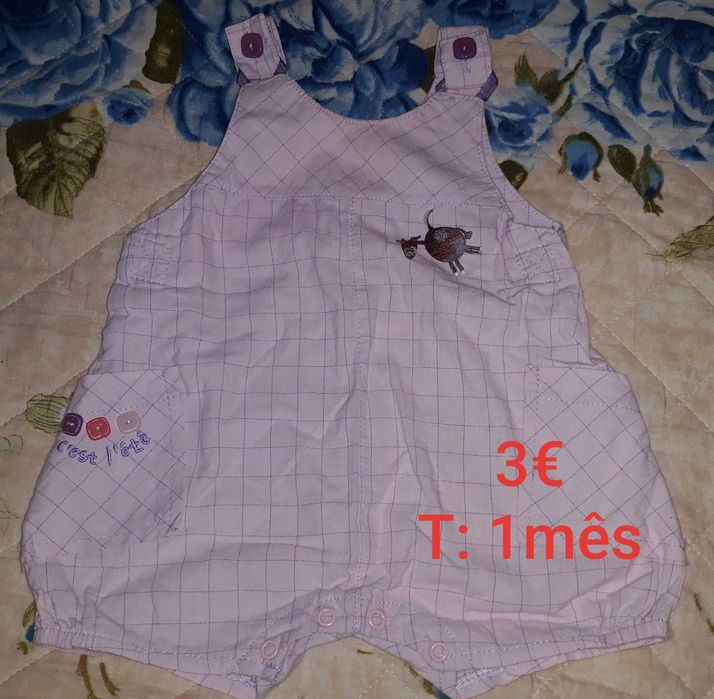 Macacão de menina de 1 mês.