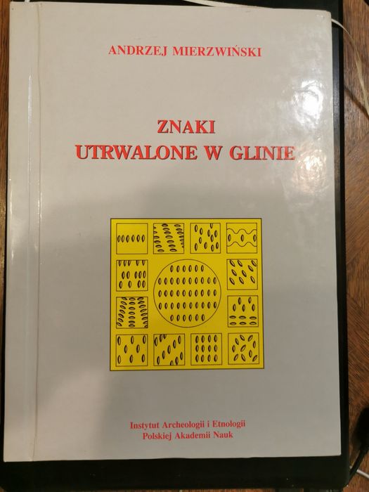 Znaki utrwalone w glinie.