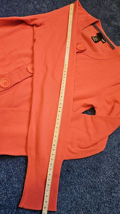 Koralowy sweterek 36 guziki H&M