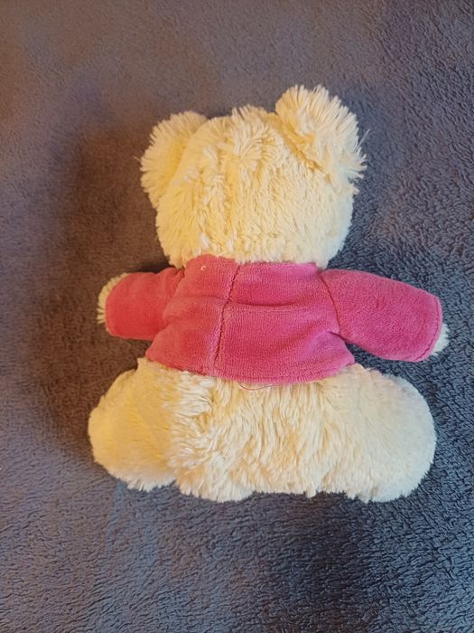 Śliczny pluszowy misio w koszulce - używany - 20 cm