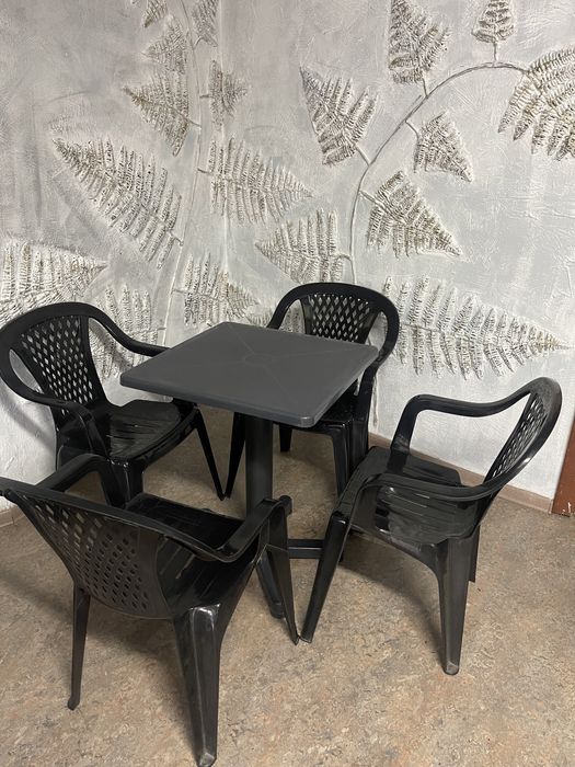 Plastikowy ogrodowy stół