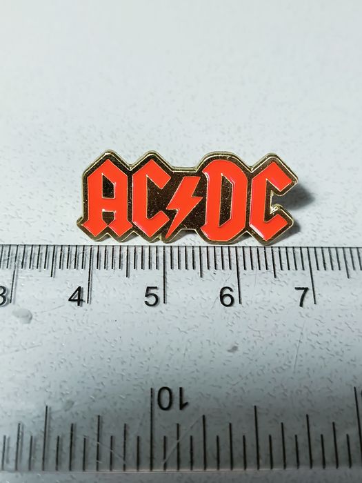 Значок рок-гурту AC/DC