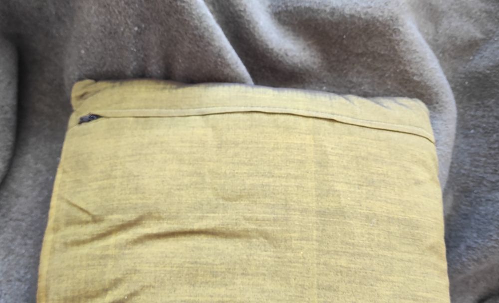 Подушка диванна, в авто