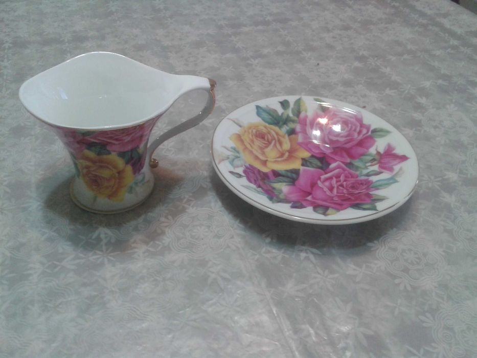 Все для чая .Сахарница , чашка.