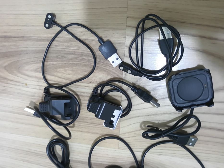 10 szt różnych ładowarek do Smartwachy