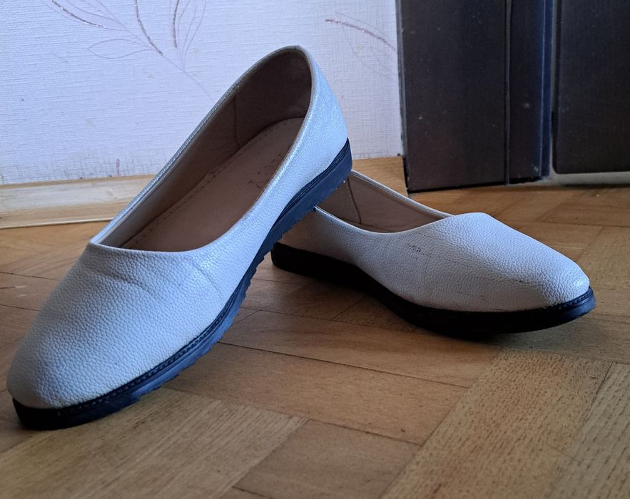 Продам туфлі жіночі (можливо на підлітка), 38р.