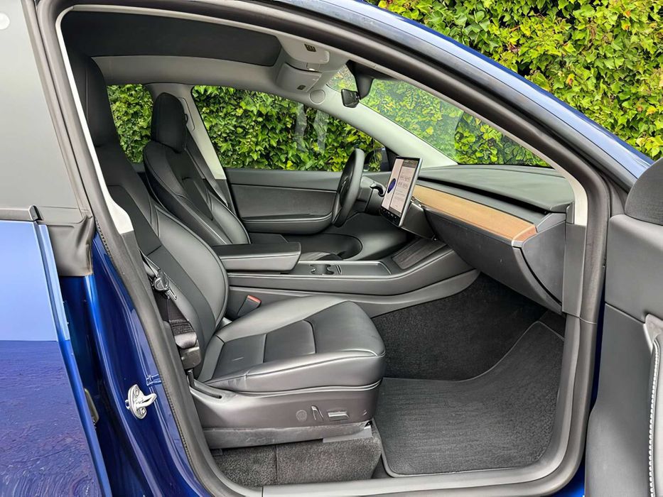 Tesla Model Y      2022