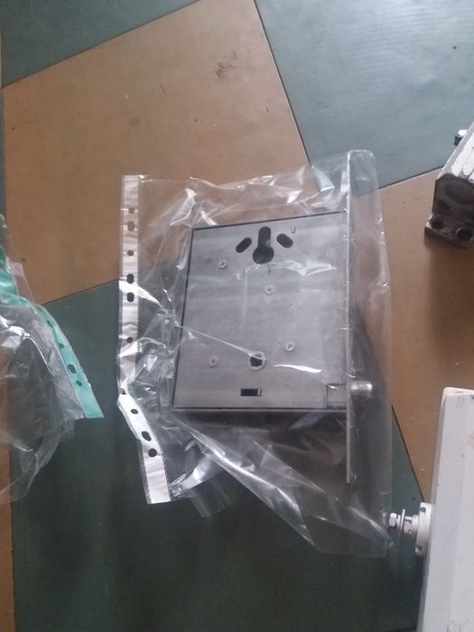 Доводчики для двирей и замо для брон рованих дверей ..оплата на карту.