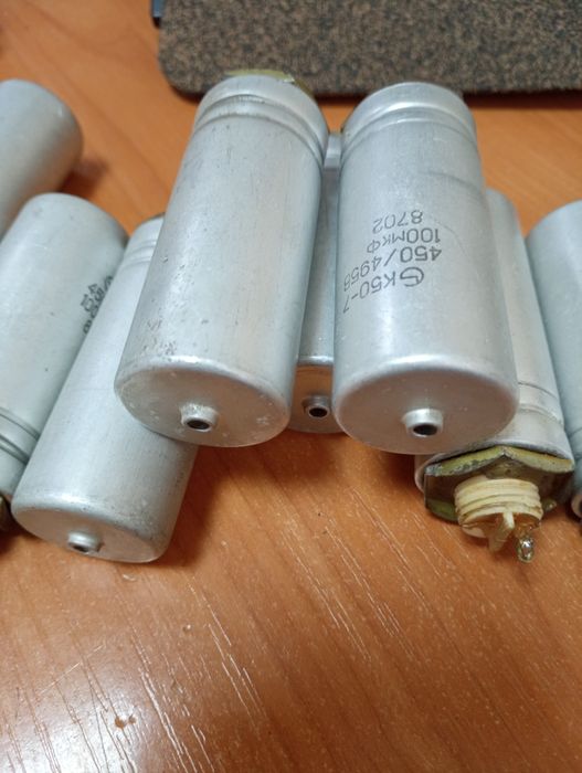 Конденсаторы К50-7, 100 мкФ, 450/495В.