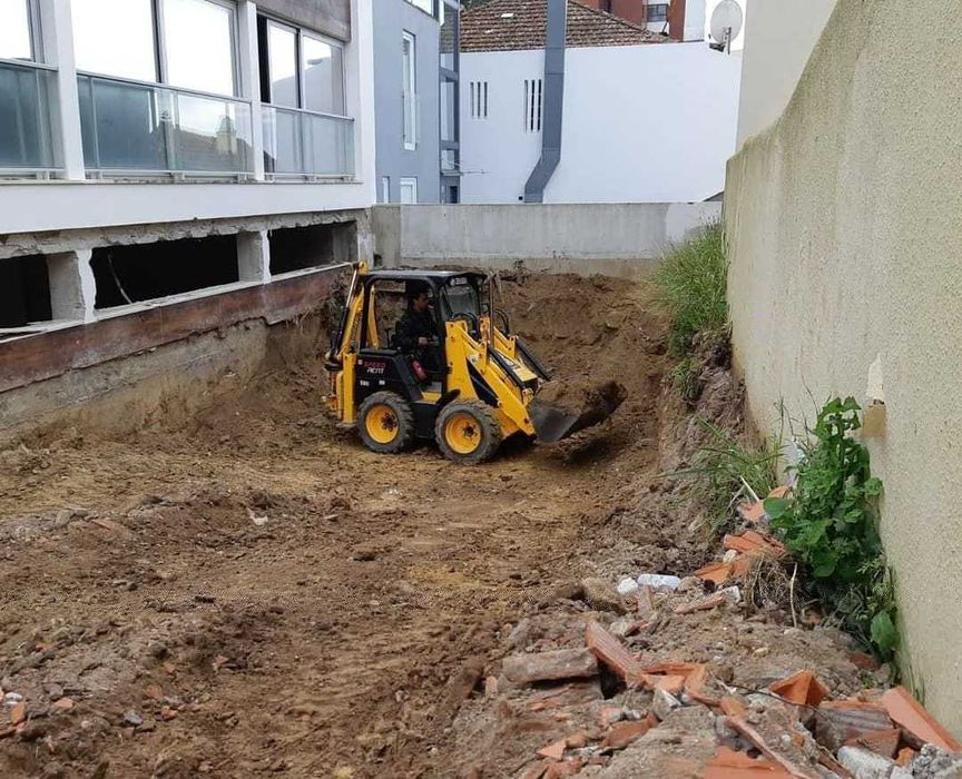 LIMPEZA DE TERRENOS E RECOLHA DE RESÍDUOS
