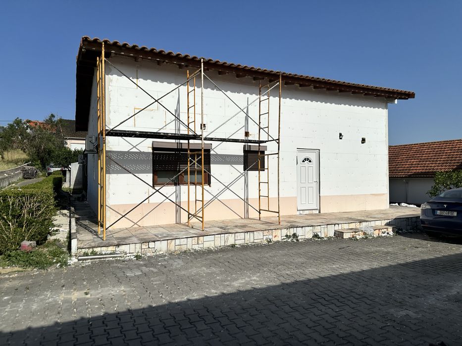 Capoto, estuque e pintura