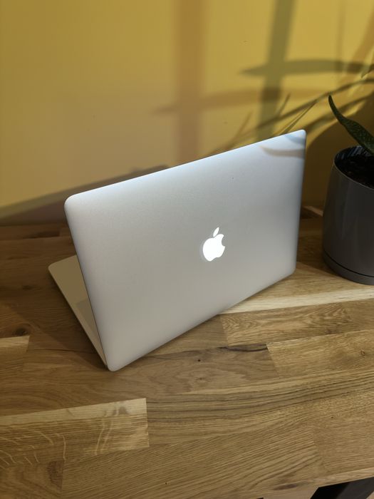 Macbook Pro 15 / i7 / 16GB / RADEON / Bateria 89 cykli!