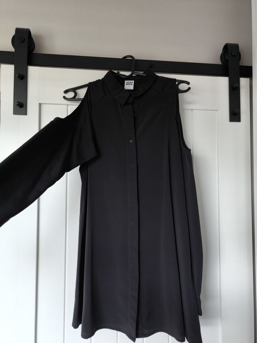 Czarna długa koszula Vero Moda 38 M odkryte ramiona