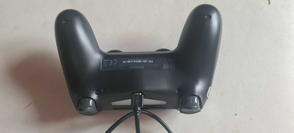 Konsola Sony Playstation 4 PS4 Slim 500 GB Pad