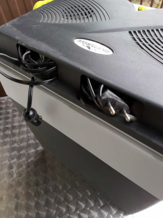 lodowka turystyczna zasilana na 220v i12v 28 litrow